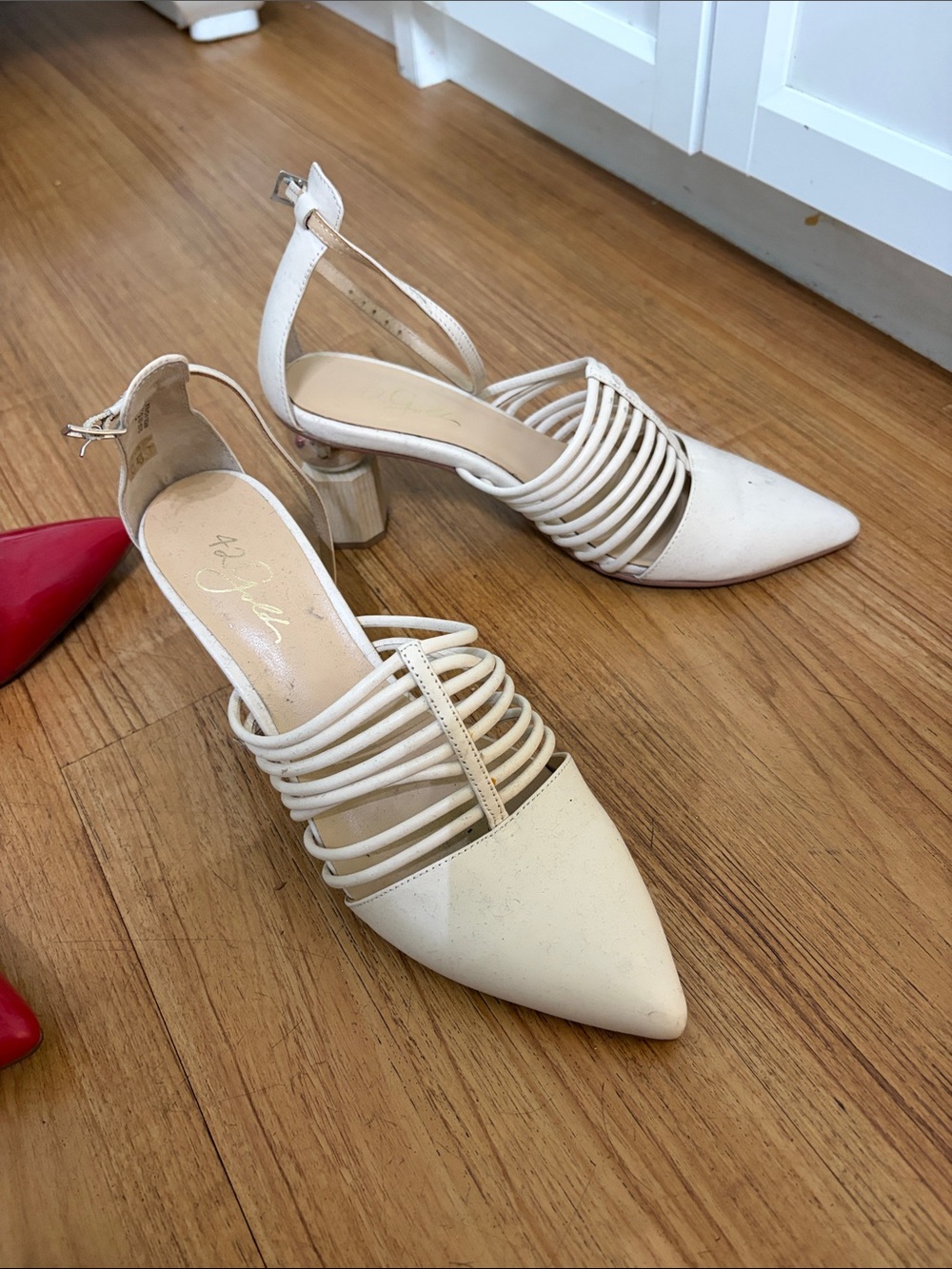 42 GOLD Ivory Pointed Strappy Slingback Heels